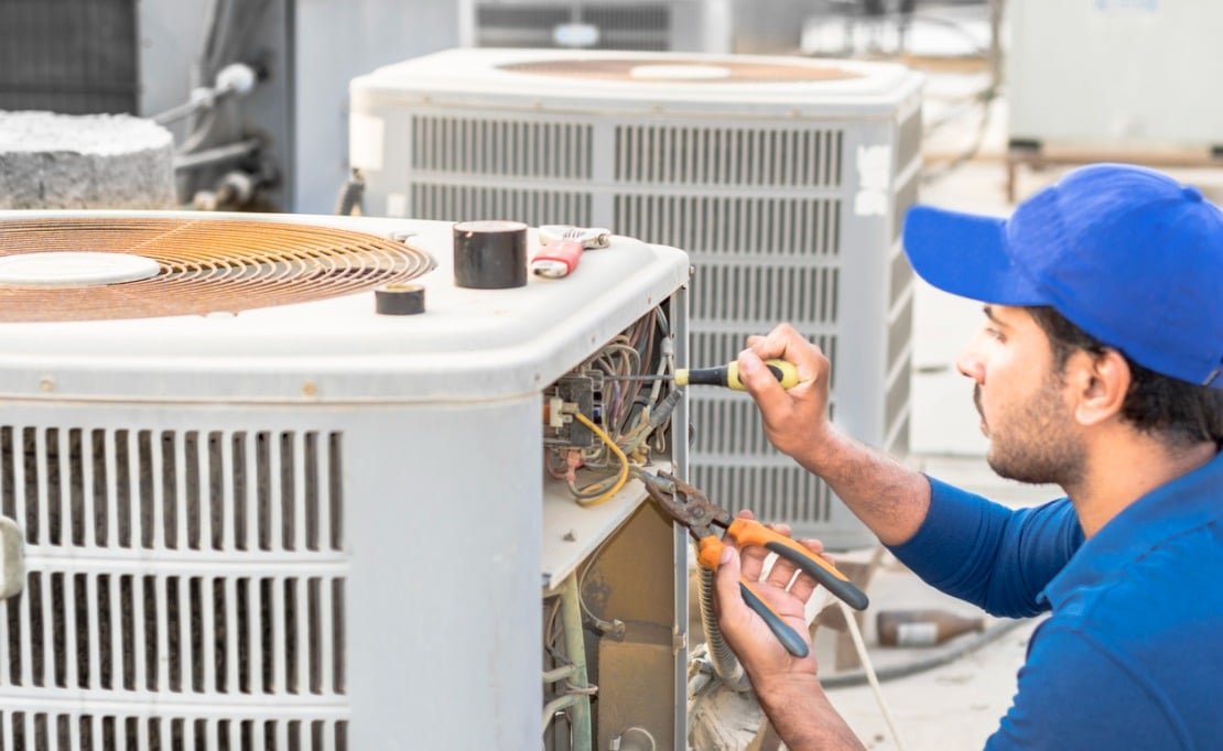 فني مكيفات بالرياض وخدمات HVAC
